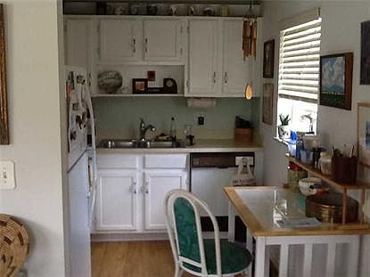 3rd image of 70 Royal Oak Ct