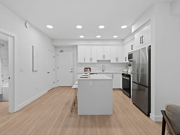 4th image of 33820 Fraser St #308
