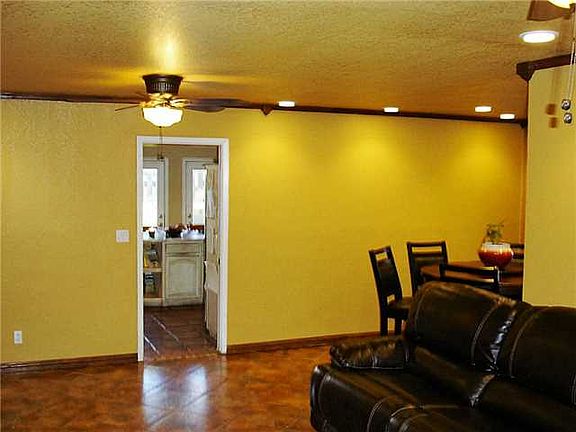 3rd image of 300 Serrania Dr