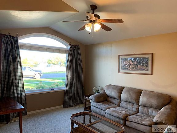 4th image of 854 S Wheatfield Ln