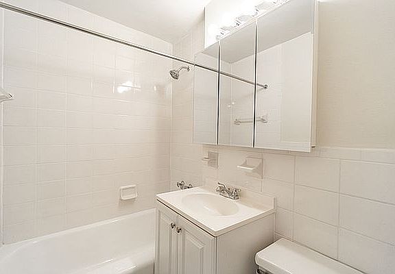 4th image of 10440 Queens Blvd APT 16S