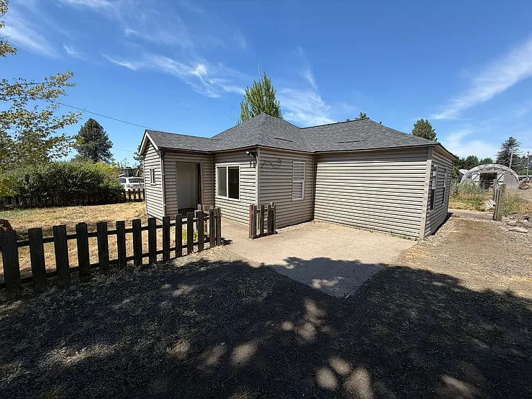 3435 Kathryn Ave NE — Photo 29