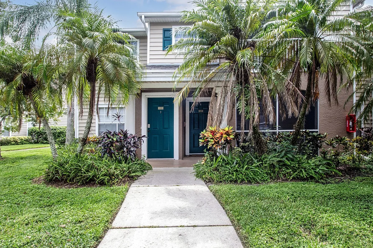 Building Photo - 8905 Manor Loop #201