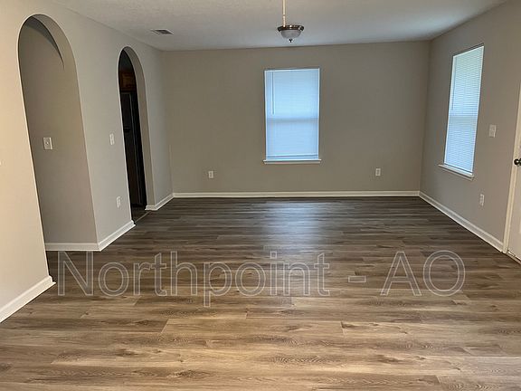 4th image of 3118 Plum St