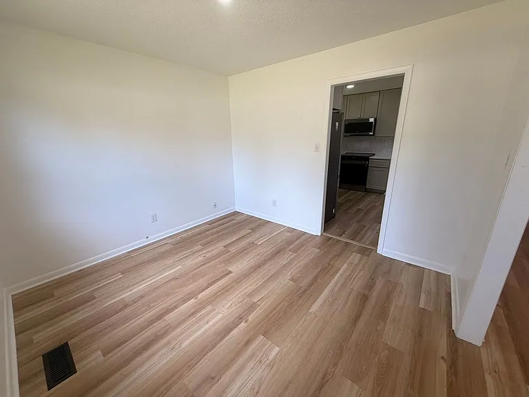 139 N Ingleside Dr — Photo 7
