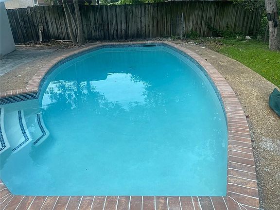 2nd image of 4070 NW 35th Avenue