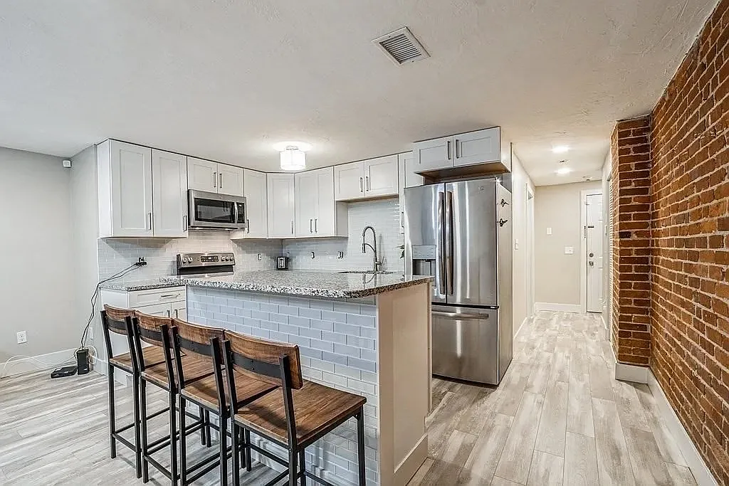 2 bed, 2.0 bath, 1225 sqft, $2,450 — Photo 3