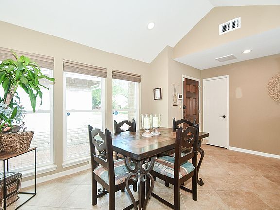 3rd image of 14007 Piping Rock Ln