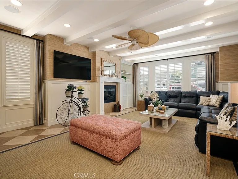 208 E Balboa Blvd — Photo 7