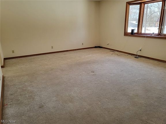 2nd image of 125 Richwood Ct