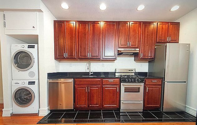 2nd image of 56 W 106th St #4BE1