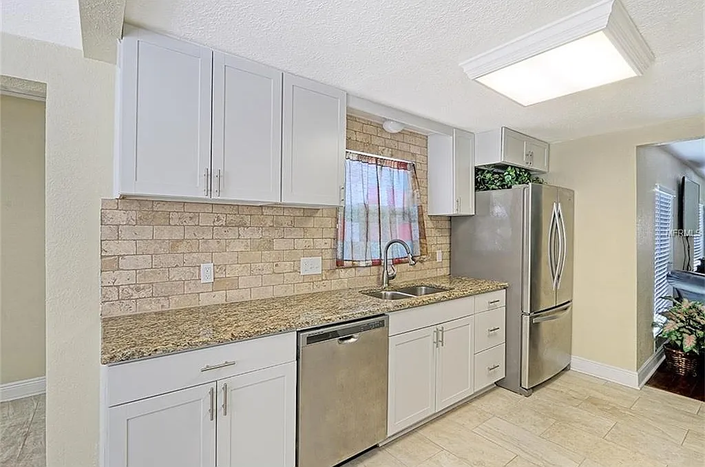 4 bed, 1330 sqft, $2,695 — Photo 2