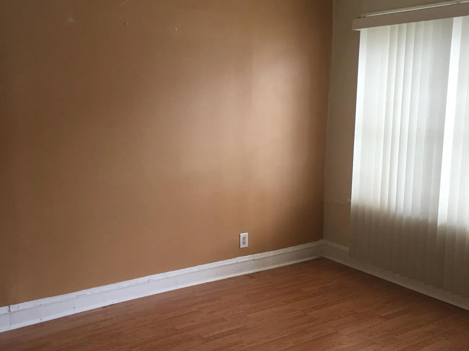 1220 N Lockwood Ave, — Photo 2