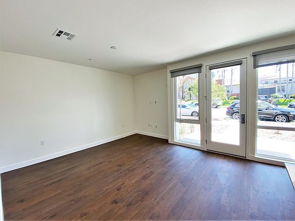 4th image of 4330 Alabama St #100