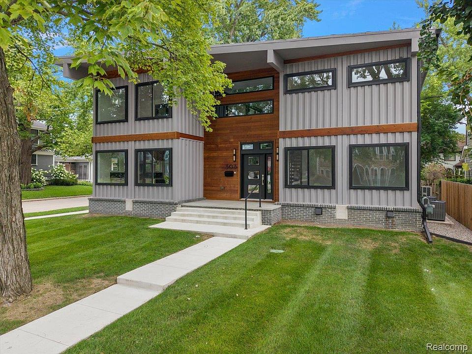 1st image of 303 Forest Ave