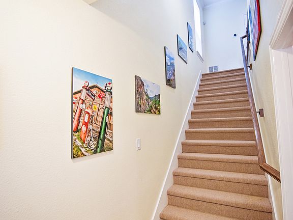 Entry stairs to 2nd level