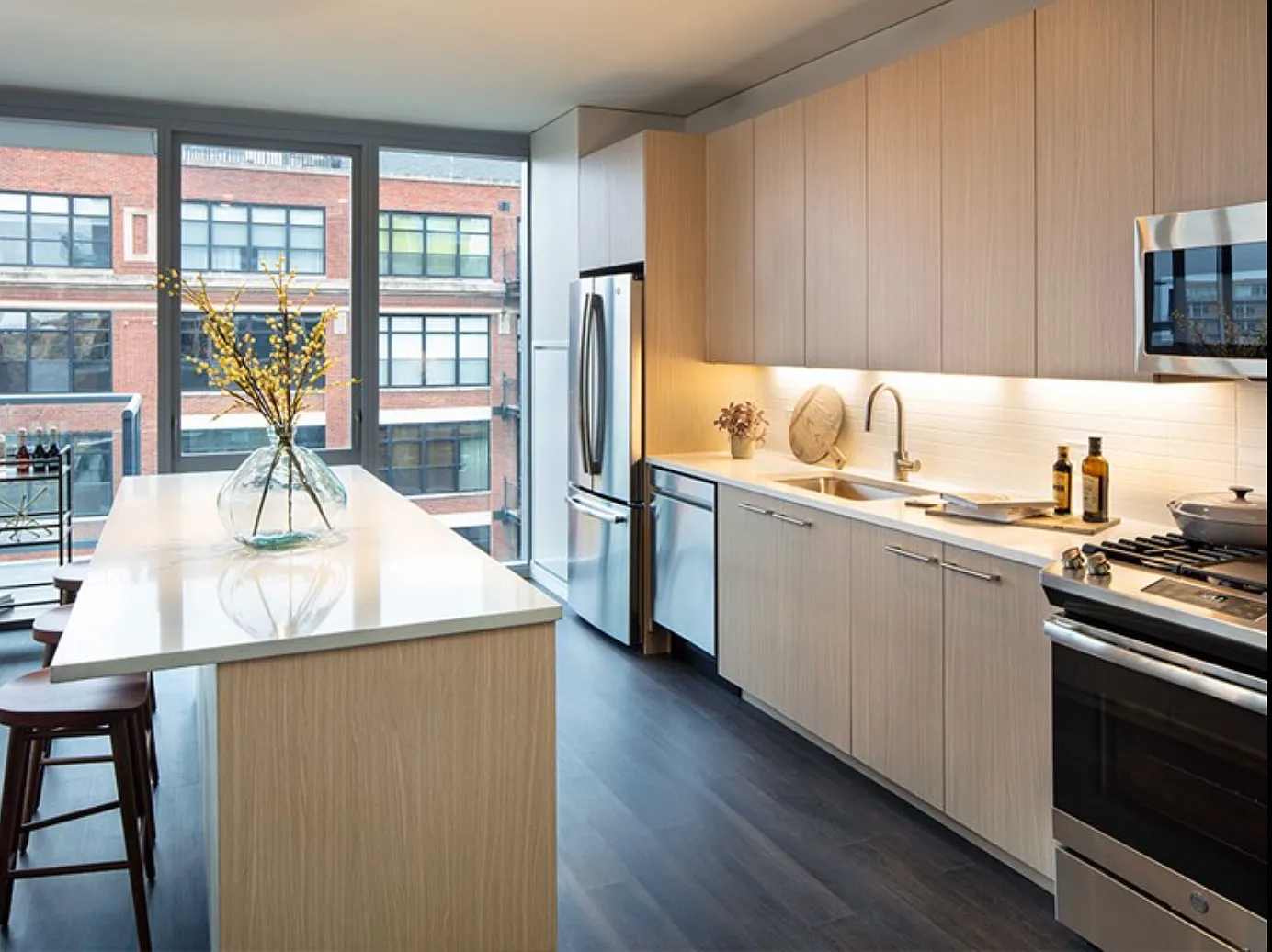 2 bed, 1051 sqft, $4,598 — Photo 1