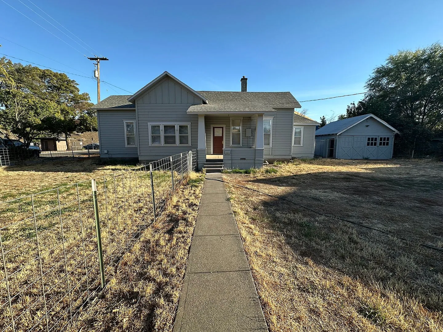 3 bedroom home on double lot close to park — Photo 1