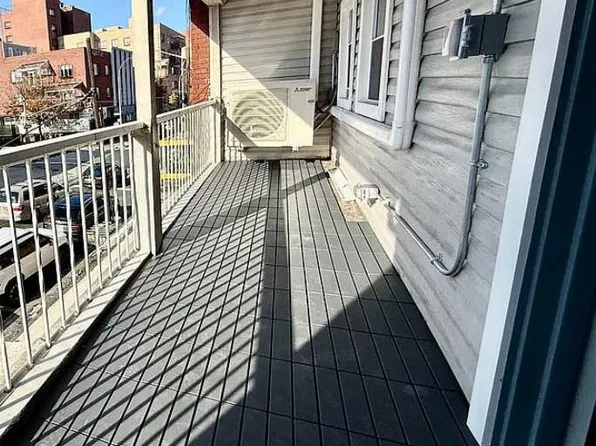 19 Throop Avenue image 1 of 7