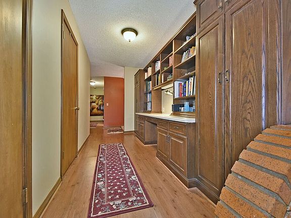 4th image of 1524 Oakhill Dr