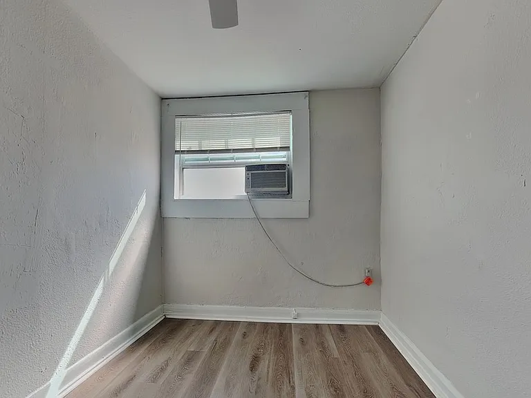 2904 W Chestnut St #2 — Photo 9