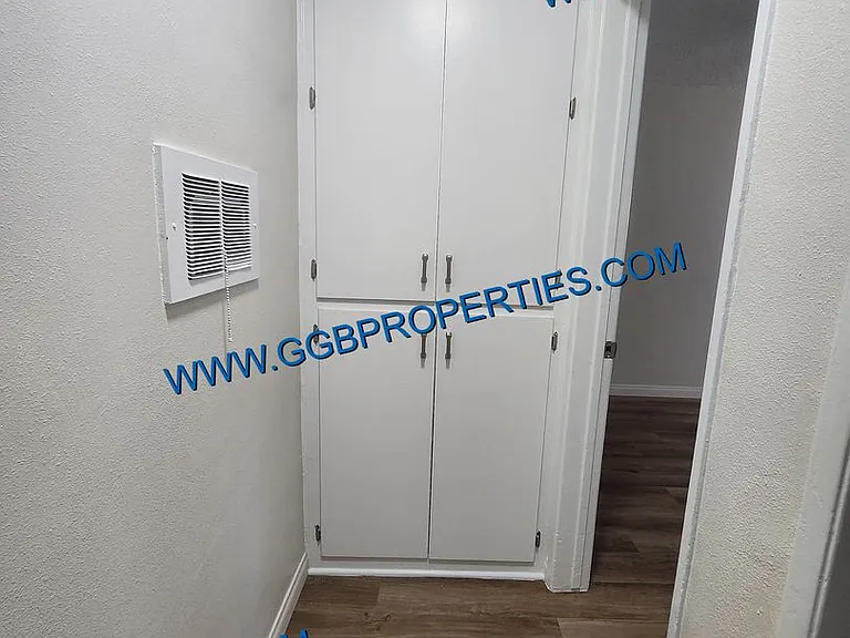 727-741 Orizaba Ave — Photo 22