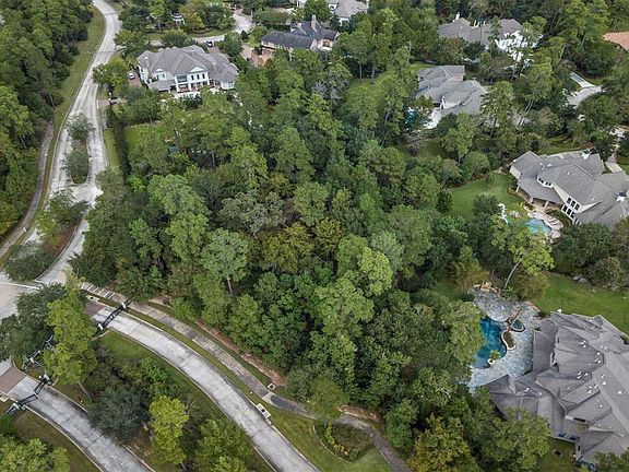 Located inside the gates of the exclusive Gary Glen community in the Heart of The Woodlands