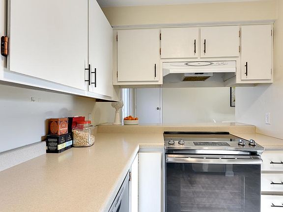 5th image of 802 Seal St