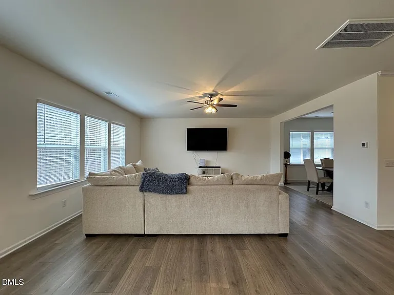 407 Auburndale Ct — Photo 9