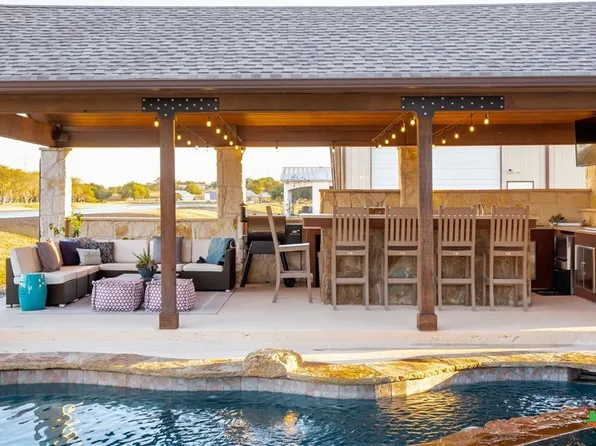 311 Ski Plex Dr, Seguin, TX 78155