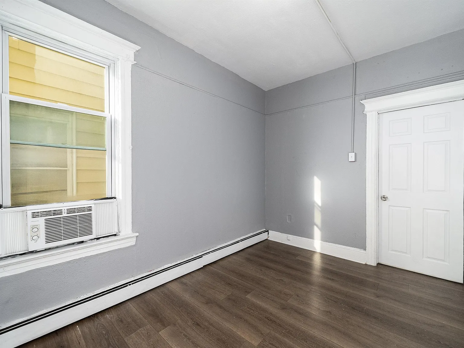 2 bed, 1.0 bath, $1,800 — Photo 4