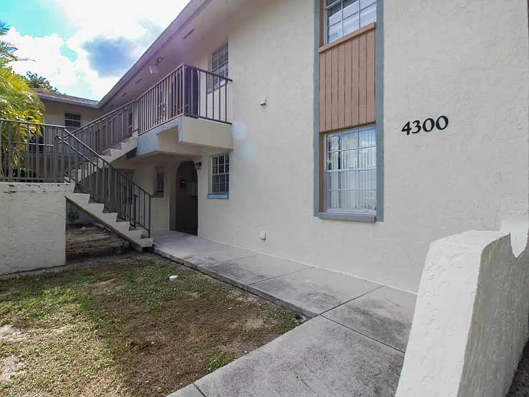 4300 Gulfstream Dr #2D — Photo 20