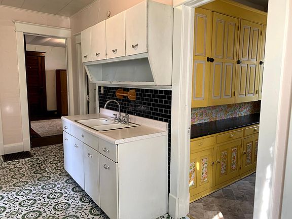 5th image of 1026 Portage Ave #2