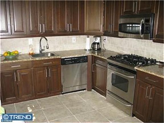 5th image of 230 Glentay Ave