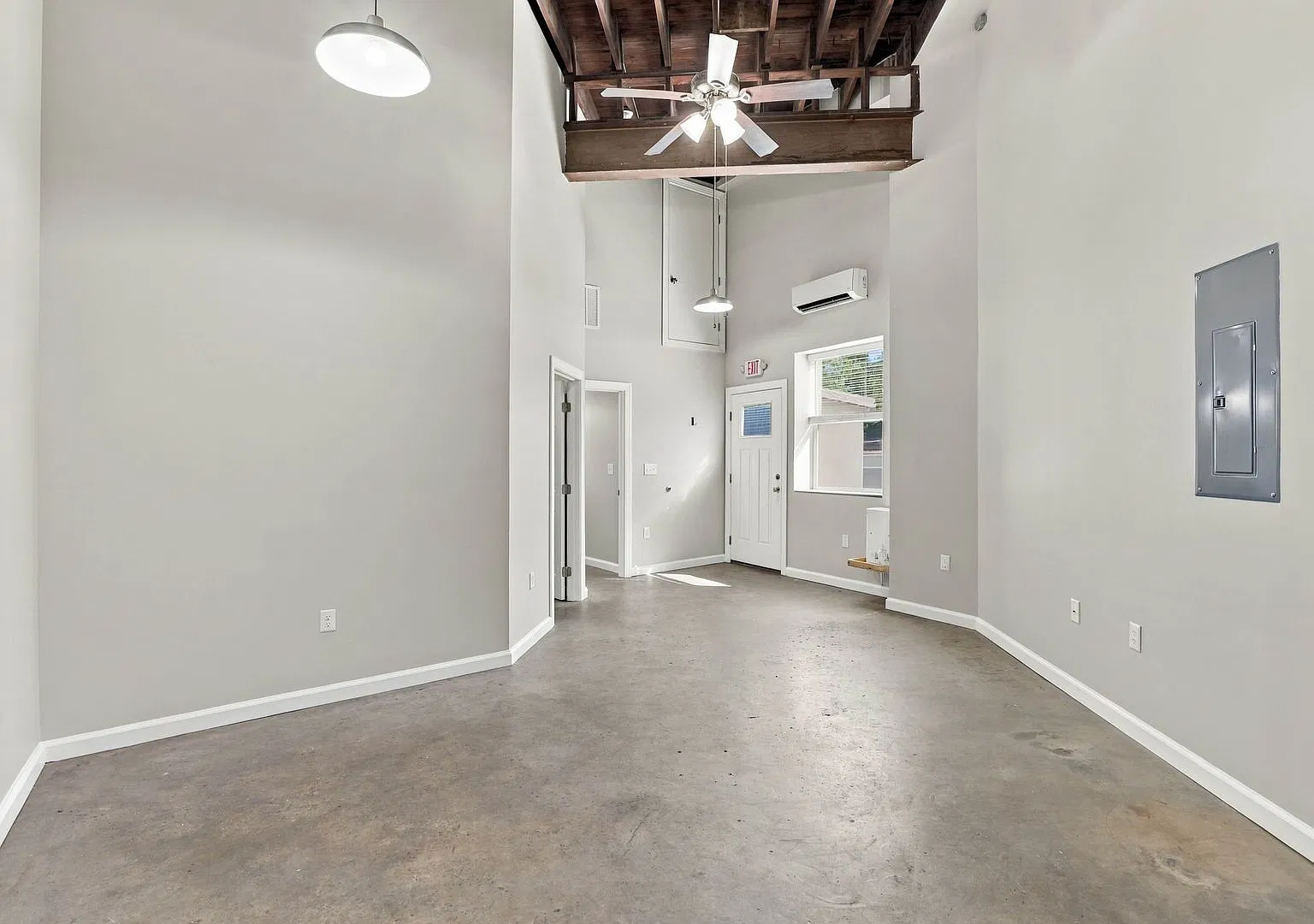 283 E Madison Street — Photo 4