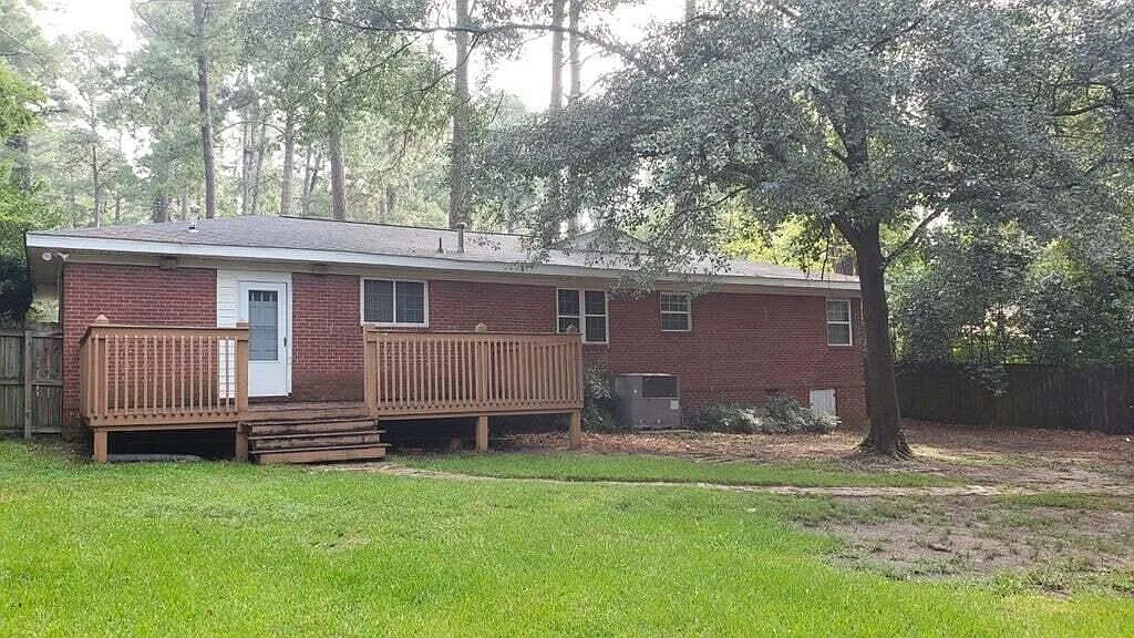 Building Photo - 2404 Hiawassee Rd