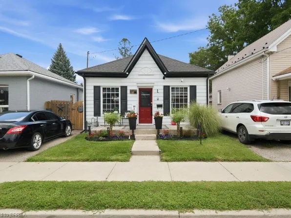 11 Esther St, Brantford, ON N3S 6K3
