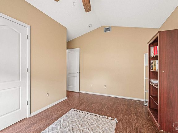 4th image of 613 Calderwood Ct