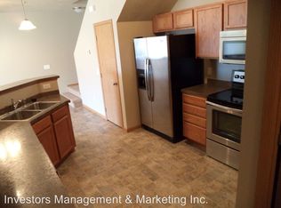 2152 Landmark Cir NW, Minot, ND 58703