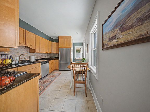 4th image of 223 E 2nd St