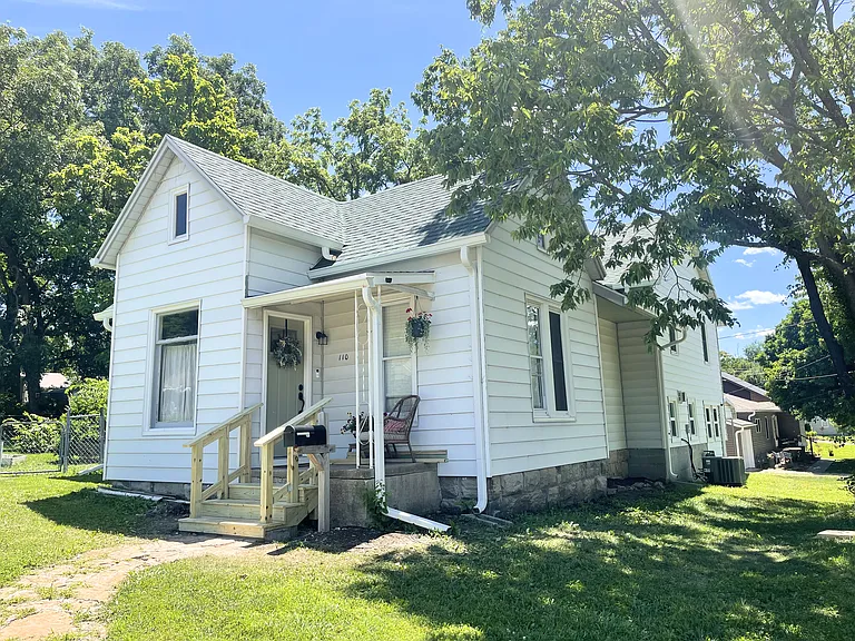 110 E Russell Ave — Photo 1