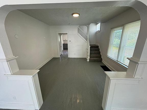 3rd image of 833 Siebert St #1