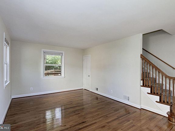 5th image of 11011 Drumm Ave