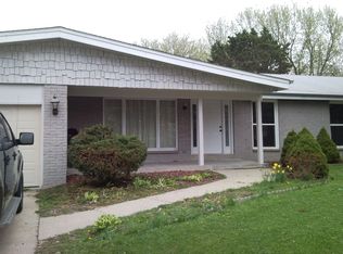 910 Aura Dr, Rockford, IL