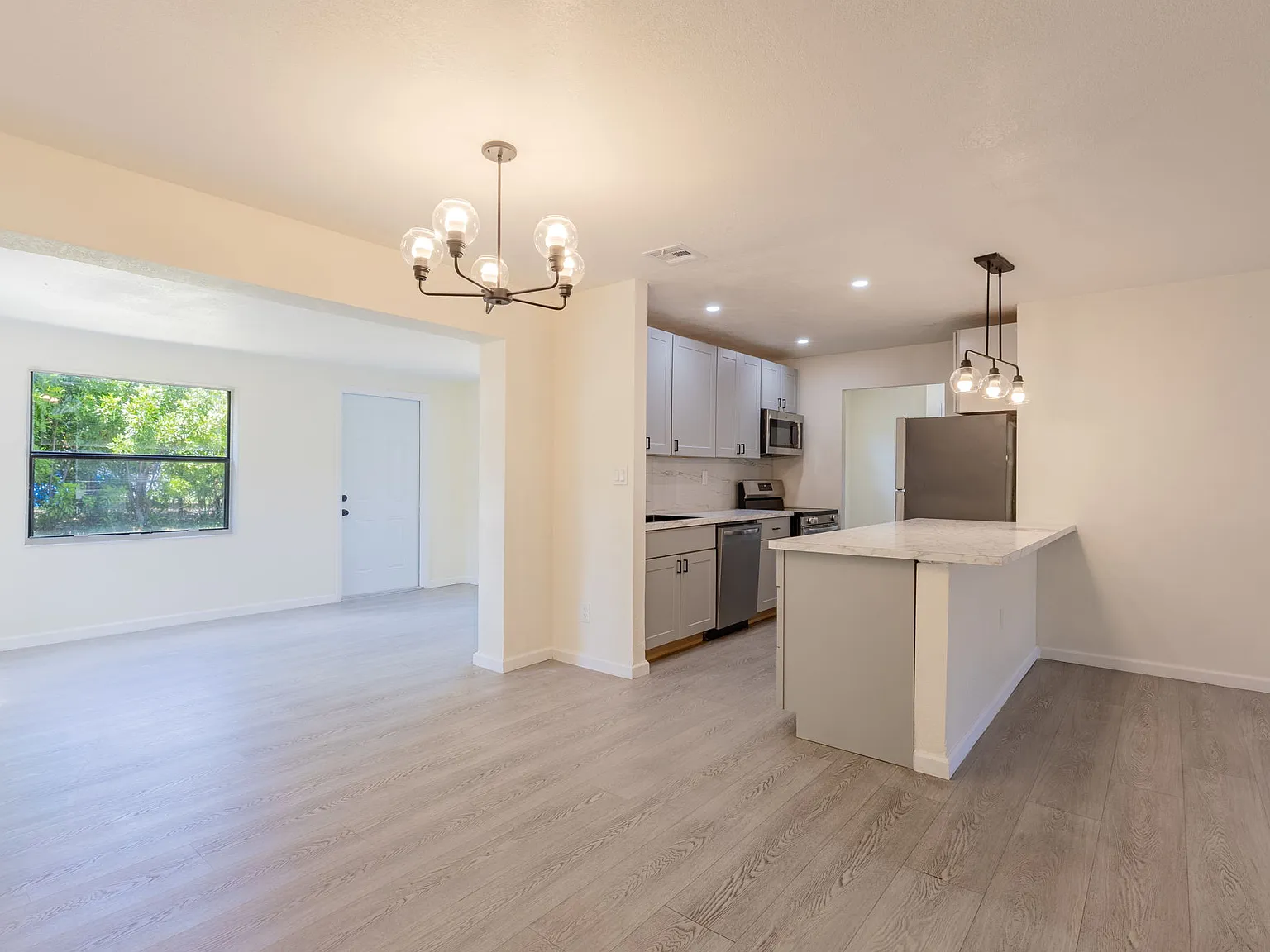 4 bed, 1272 sqft, $2,800 — Photo 4