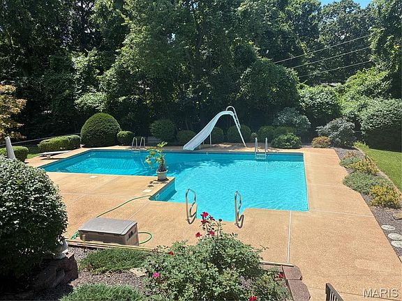 3rd image of 4802 Laketon Ct