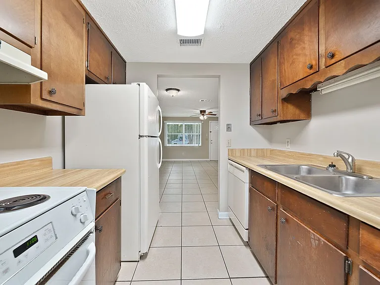 1019 Bradford Cir — Photo 19