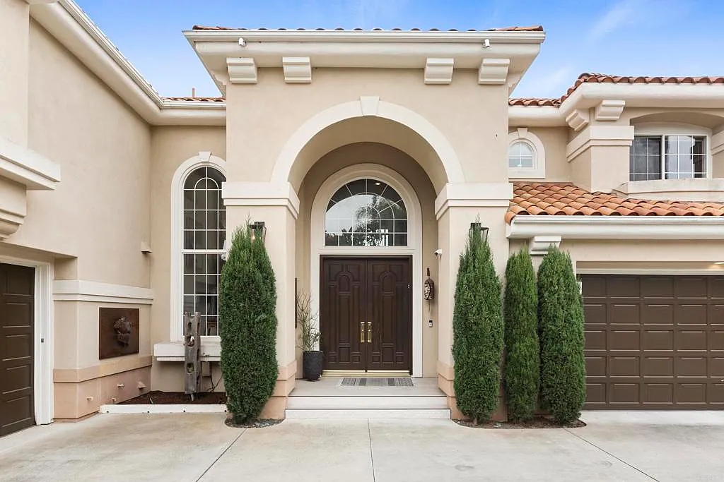 4 bed, 4.5 bath, 4522 sqft, $20,000 — Photo 2