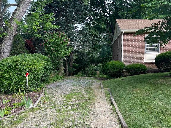 4th image of 624 Watson Ln