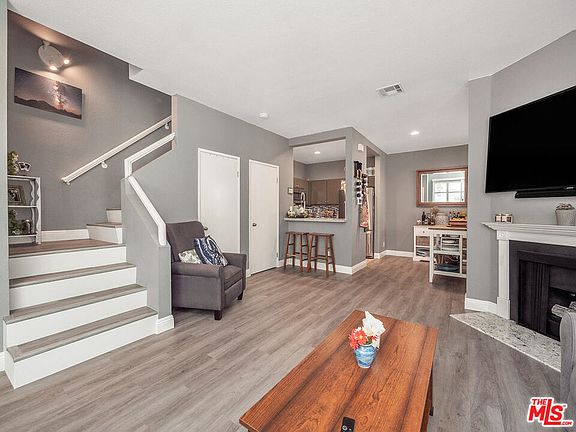 5th image of 433 E Tamarack Ave Unit 158